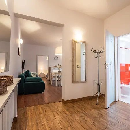Hue Kaleidoscope 1Br For 6 - Next To Train Station *